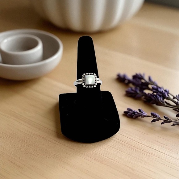 Silpada Retired R1617 Framed Mother of Pearl beaded Band Ring Sizes 5 & 6 - Picture 1 of 8